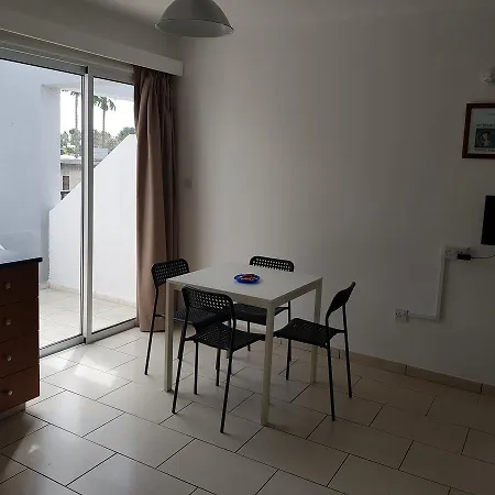 Appartement Valentinos Court *